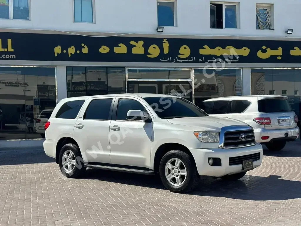 Toyota  Sequoia  SR5  2014  Automatic  294,000 Km  8 Cylinder  Four Wheel Drive (4WD)  SUV  White