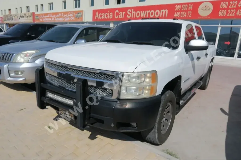 Chevrolet  Silverado  LT  2011  Automatic  394,000 Km  8 Cylinder  Four Wheel Drive (4WD)  Pick Up  White