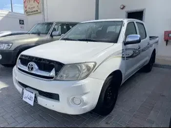 Toyota  Hilux  2010  Manual  340,000 Km  4 Cylinder  Four Wheel Drive (4WD)  Pick Up  White