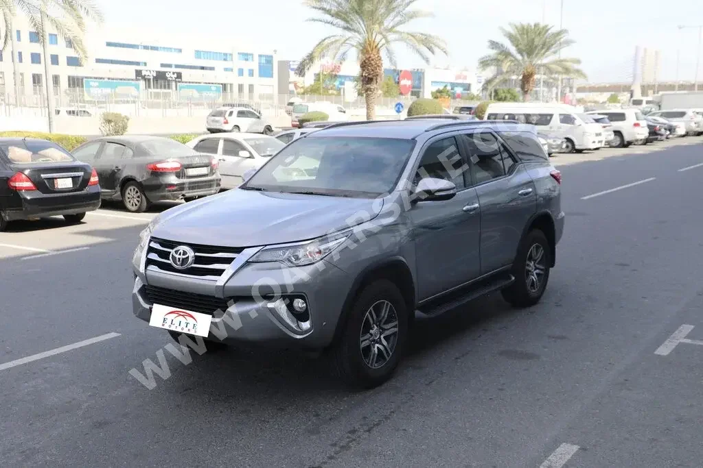 Toyota  Fortuner  2017  Automatic  86,000 Km  6 Cylinder  Four Wheel Drive (4WD)  SUV  Silver