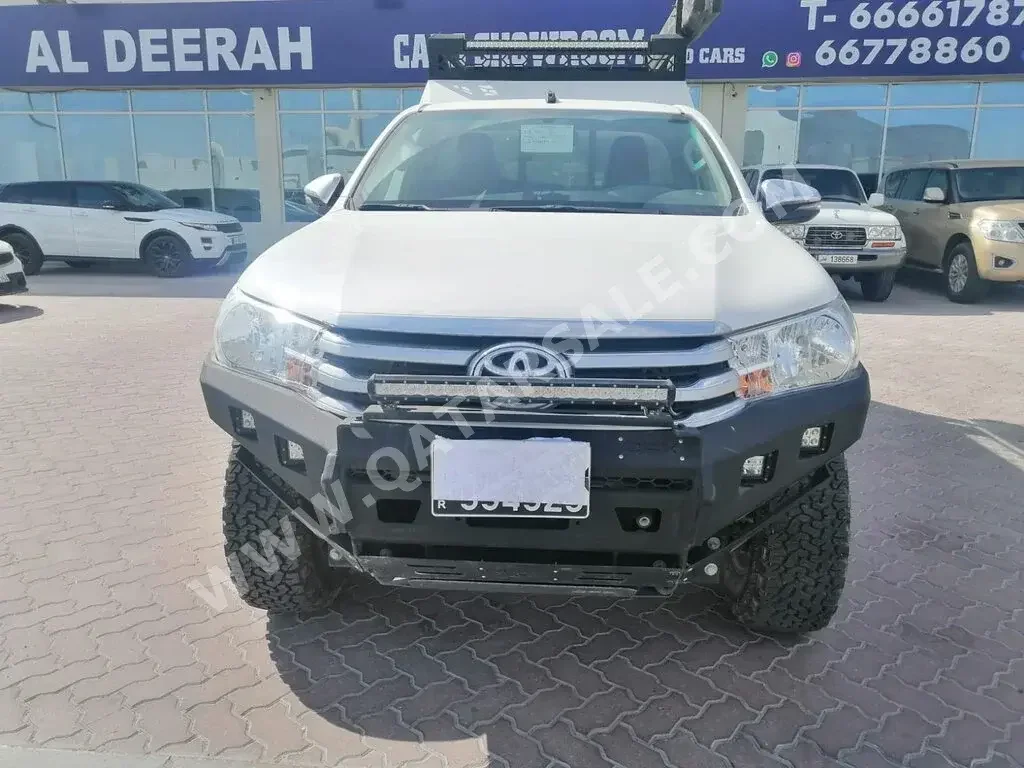 Toyota  Hilux  2022  Manual  0 Km  4 Cylinder  Four Wheel Drive (4WD)  Pick Up  Beige  With Warranty