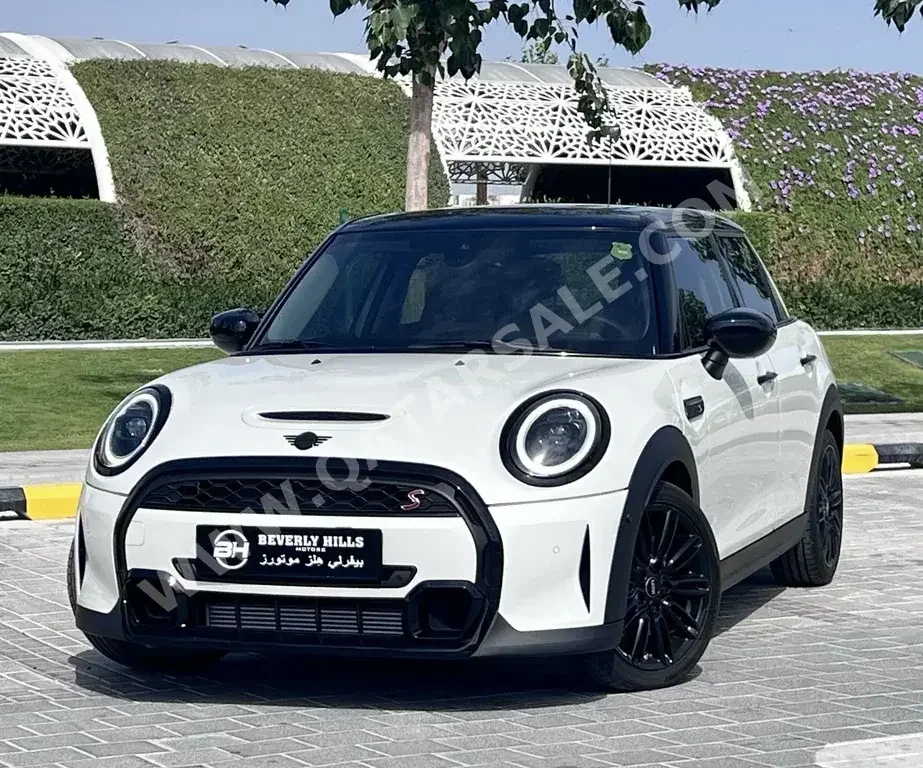 Mini  Cooper  S  2023  Automatic  5,993 Km  4 Cylinder  Front Wheel Drive (FWD)  Hatchback  White  With Warranty