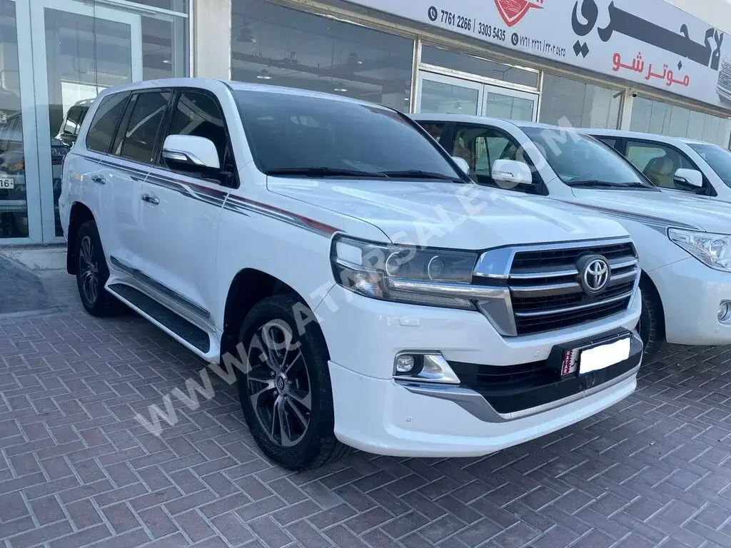 Toyota  Land Cruiser  GXR- Grand Touring  2020  Automatic  182,000 Km  8 Cylinder  Four Wheel Drive (4WD)  SUV  White