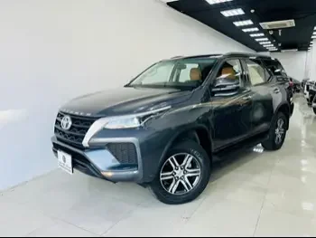 Toyota  Fortuner  2022  Automatic  87,000 Km  4 Cylinder  Four Wheel Drive (4WD)  SUV  Gray  With Warranty
