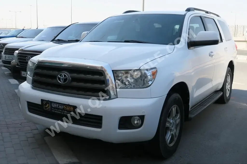 Toyota  Sequoia  2012  Automatic  174,000 Km  8 Cylinder  Four Wheel Drive (4WD)  SUV  White