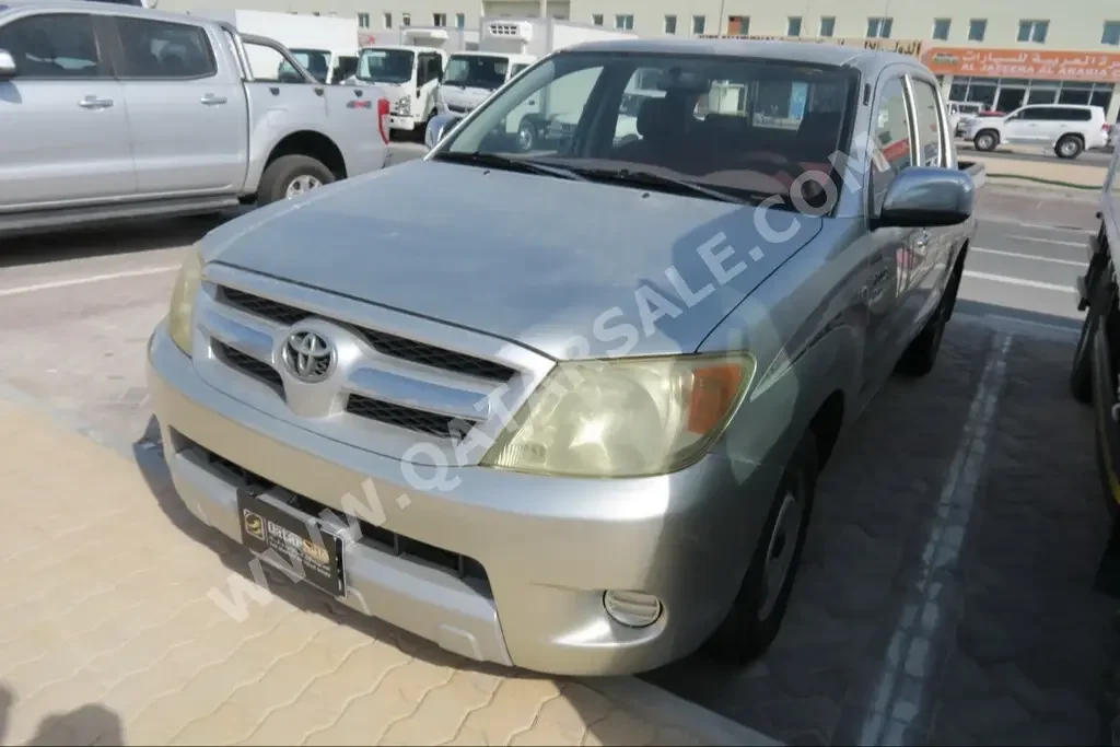 Toyota  Hilux  2007  Manual  335,000 Km  4 Cylinder  Front Wheel Drive (FWD)  Pick Up  Silver