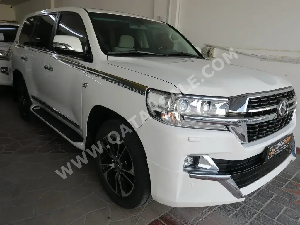 Toyota  Land Cruiser  VXR  2021  Automatic  38,000 Km  8 Cylinder  Four Wheel Drive (4WD)  SUV  White  With Warranty