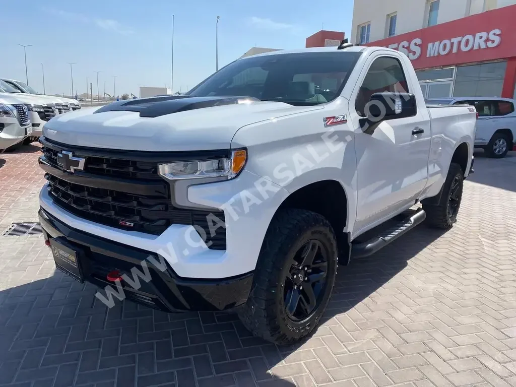 Chevrolet  Silverado  Trail Boss  2022  Automatic  30,000 Km  8 Cylinder  Four Wheel Drive (4WD)  Pick Up  White  With Warranty