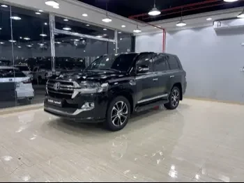 Toyota  Land Cruiser  GXR- Grand Touring  2020  Automatic  117,000 Km  8 Cylinder  Four Wheel Drive (4WD)  SUV  Black
