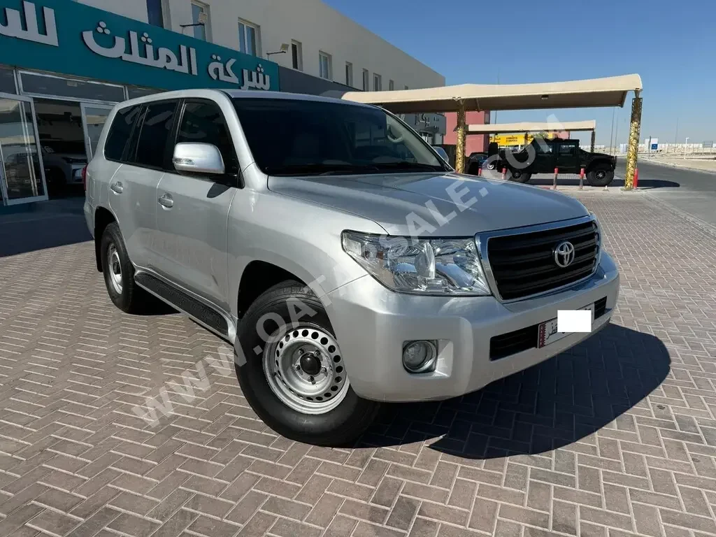 Toyota  Land Cruiser  G  2015  Automatic  256,000 Km  6 Cylinder  Four Wheel Drive (4WD)  SUV  Silver