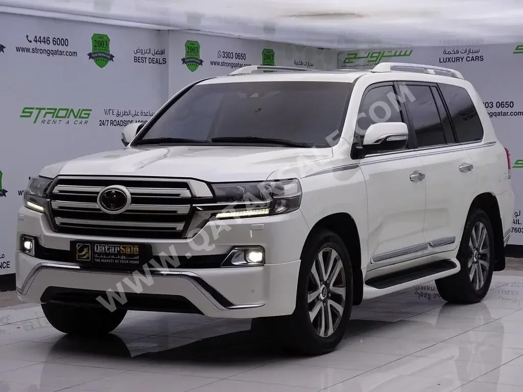  Toyota  Land Cruiser  VXS White Edition  2017  Automatic  200,000 Km  8 Cylinder  Four Wheel Drive (4WD)  SUV  White  With Warranty