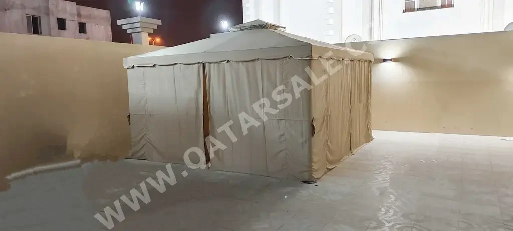 Tents Length: 400 CM Width: 400 CM Height: 250 CM