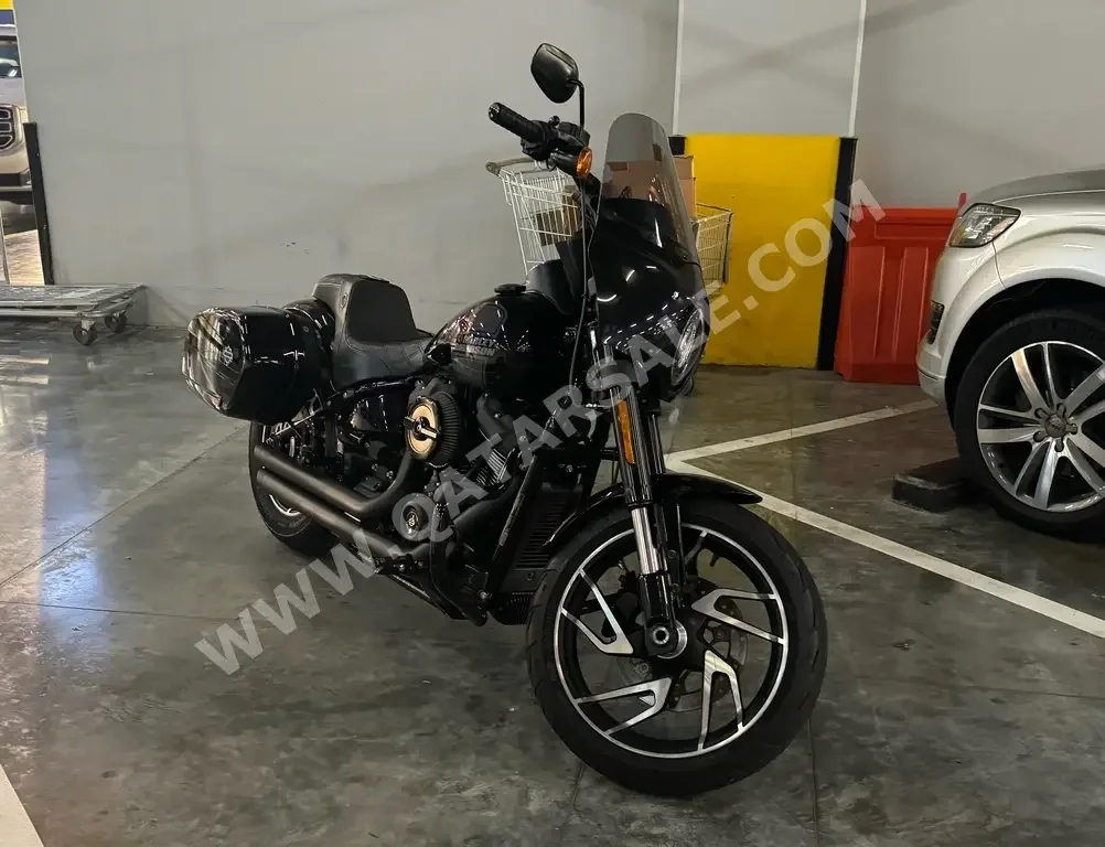 Harley Davidson  Softail -  2021 - Color Black -  Warranty