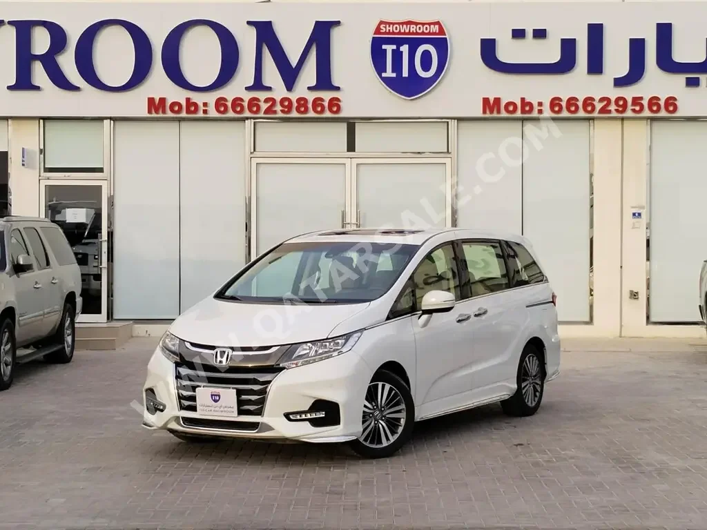 Honda  Odyssey  2020  Automatic  14,000 Km  4 Cylinder  Front Wheel Drive (FWD)  Van / Bus  White