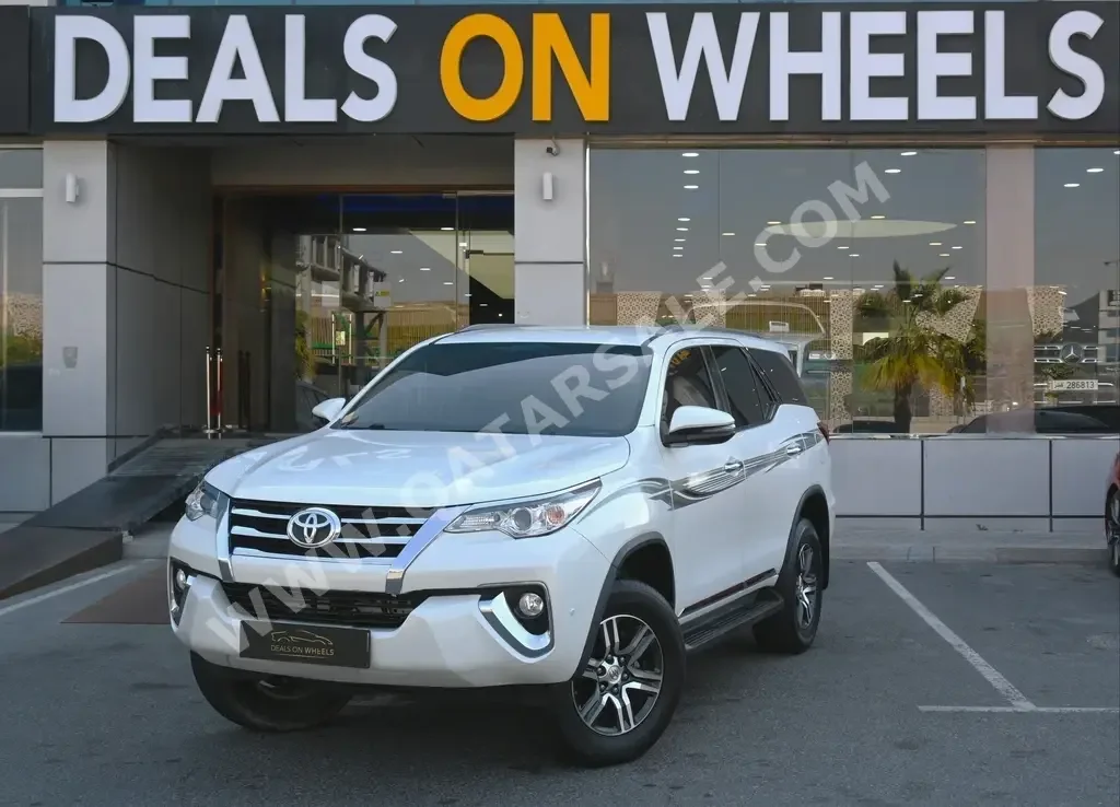 Toyota  Fortuner  SR5  2019  Automatic  69,500 Km  6 Cylinder  Four Wheel Drive (4WD)  SUV  White  With Warranty