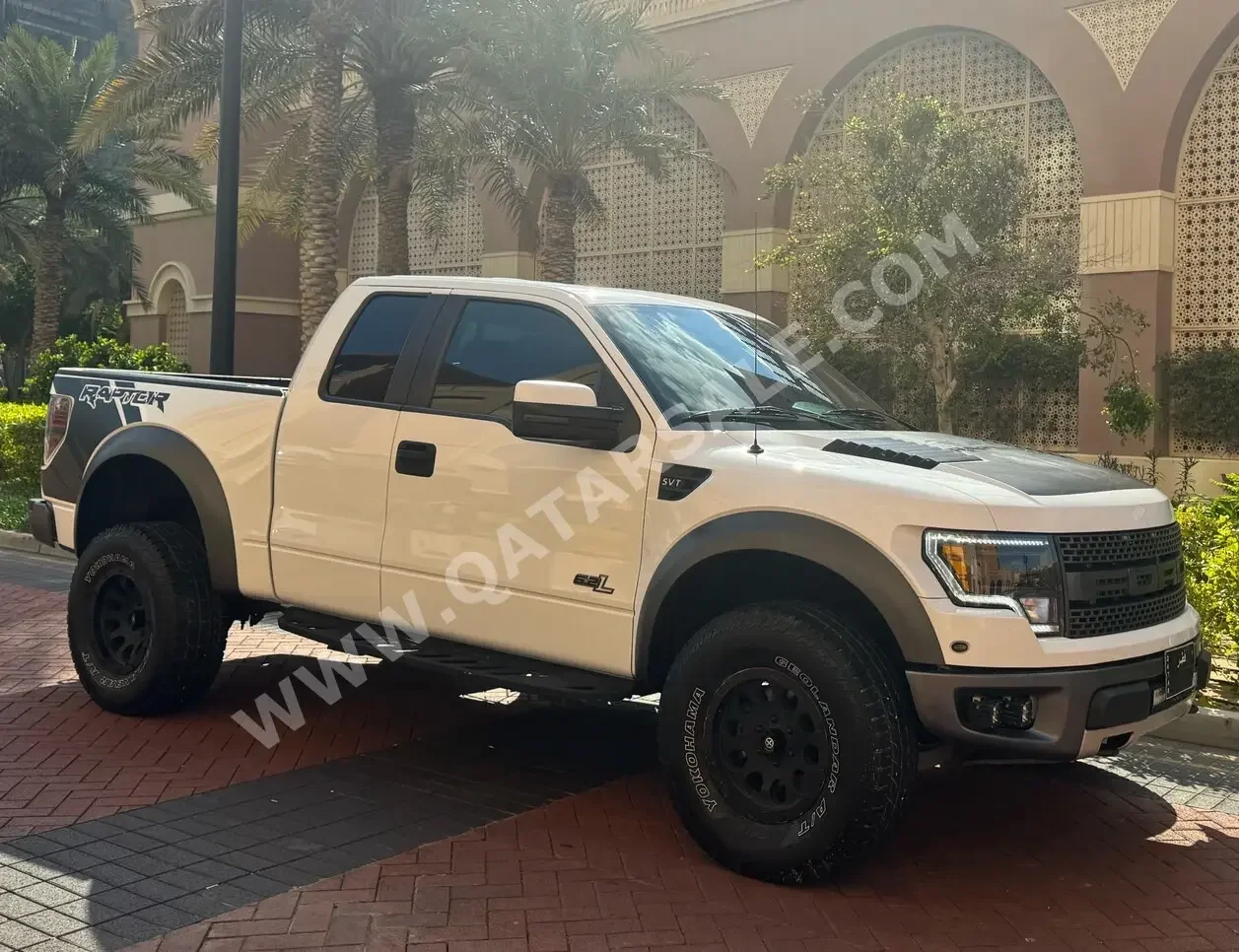 Ford  Raptor  SVT  2013  Automatic  295,000 Km  8 Cylinder  Four Wheel Drive (4WD)  Pick Up  White and Black