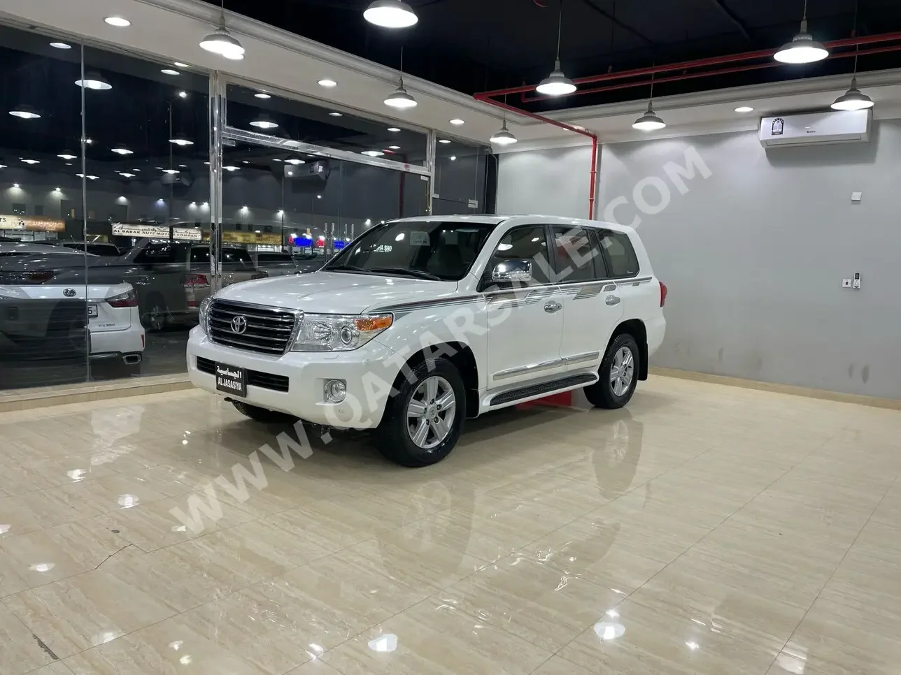 Toyota  Land Cruiser  GXR  2014  Automatic  40,000 Km  8 Cylinder  Four Wheel Drive (4WD)  SUV  White