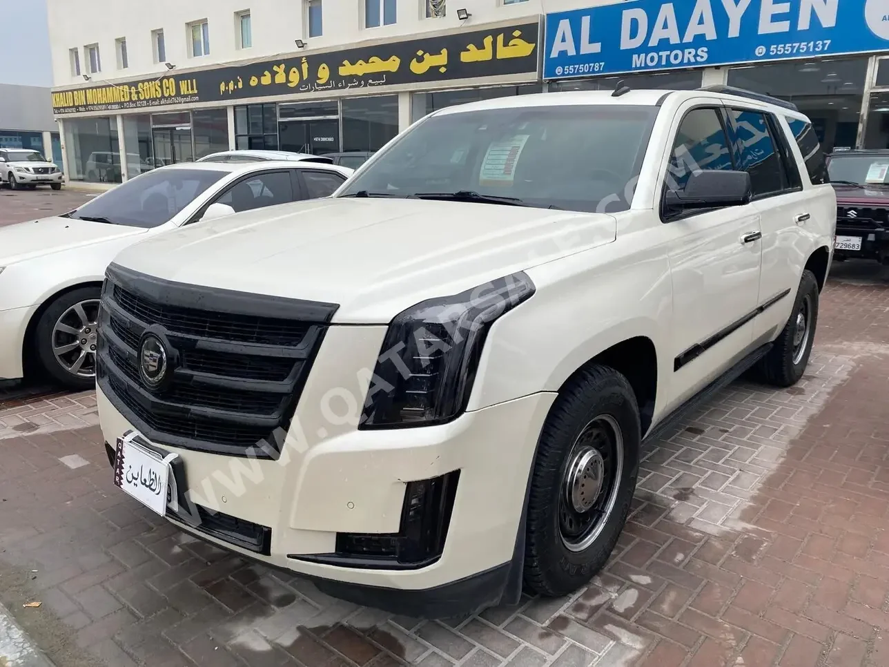 Cadillac  Escalade  2015  Automatic  279,000 Km  8 Cylinder  Four Wheel Drive (4WD)  SUV  White