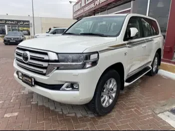 Toyota  Land Cruiser  VXR White Edition  2018  Automatic  127,000 Km  8 Cylinder  Four Wheel Drive (4WD)  SUV  White