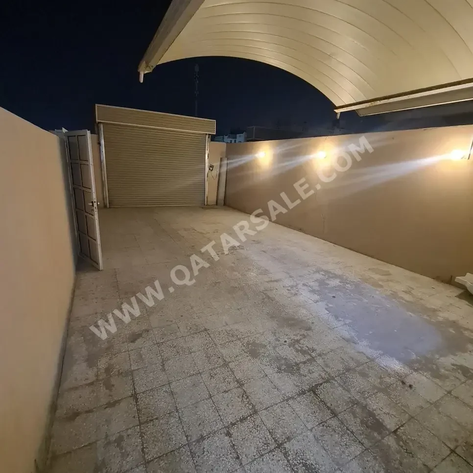 Labour Camp 2 Bedrooms  Apartment  For Rent  in Umm Salal -  Al Kharaitiyat  Not Furnished
