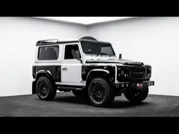 Land Rover  Defender  90  2016  Automatic  17,812 Km  4 Cylinder  Four Wheel Drive (4WD)  SUV  White and Black