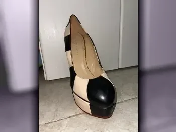 أحذية فيرو كويو  جلد اصلي  متعدد الألوان مقاس 42  ايطاليا  نسائي