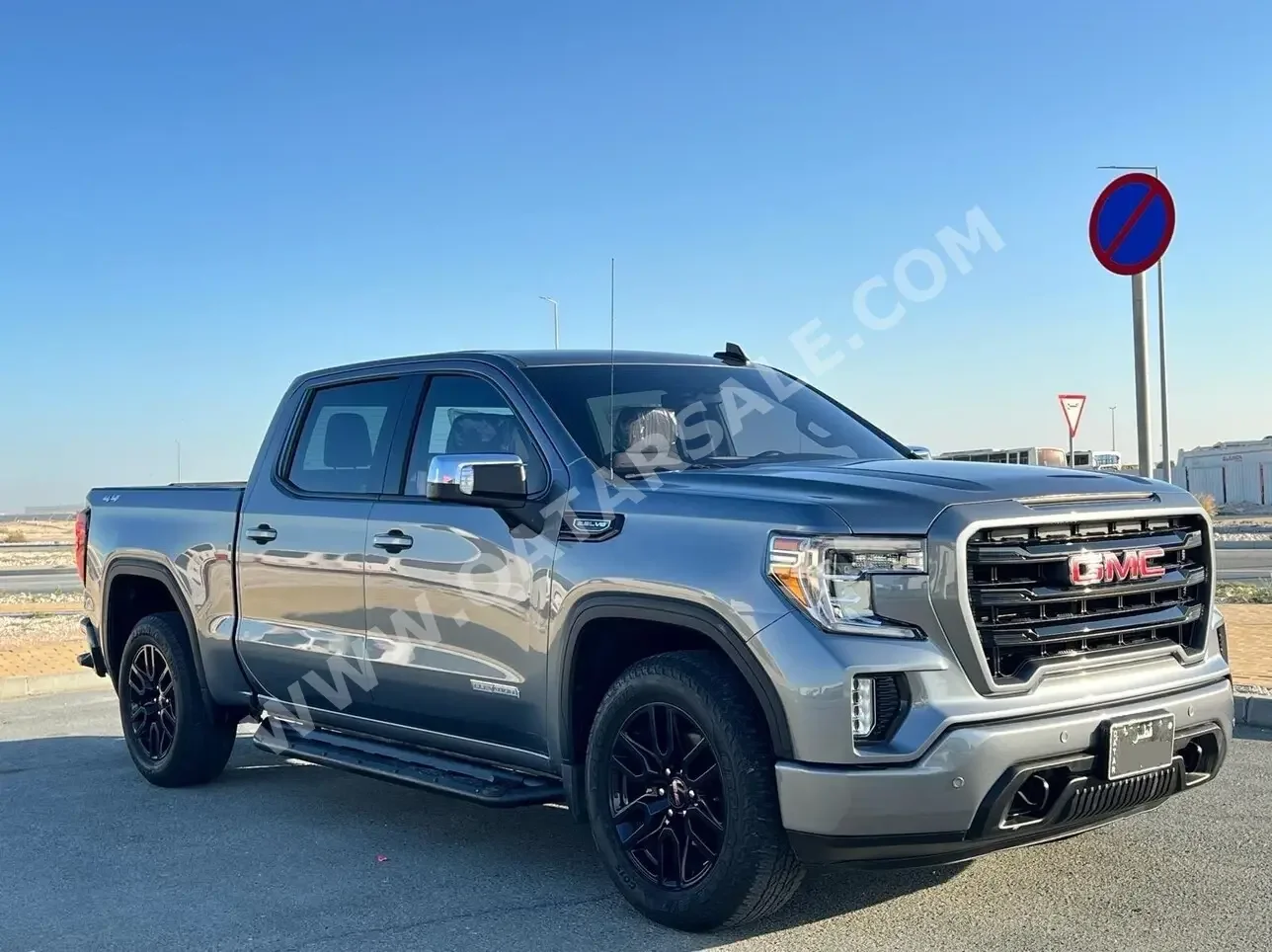 GMC  Sierra  Elevation  2019  Automatic  133,000 Km  8 Cylinder  Four Wheel Drive (4WD)  Pick Up  Gray
