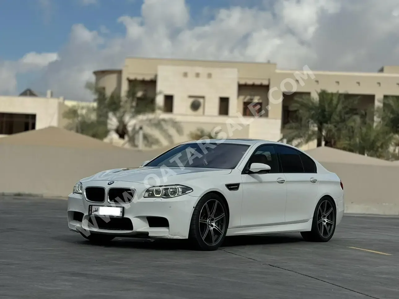 BMW  M-Series  5  2014  Automatic  84,000 Km  8 Cylinder  Rear Wheel Drive (RWD)  Sedan  White