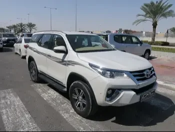 Toyota  Fortuner  2019  Automatic  72,000 Km  4 Cylinder  Four Wheel Drive (4WD)  SUV  White