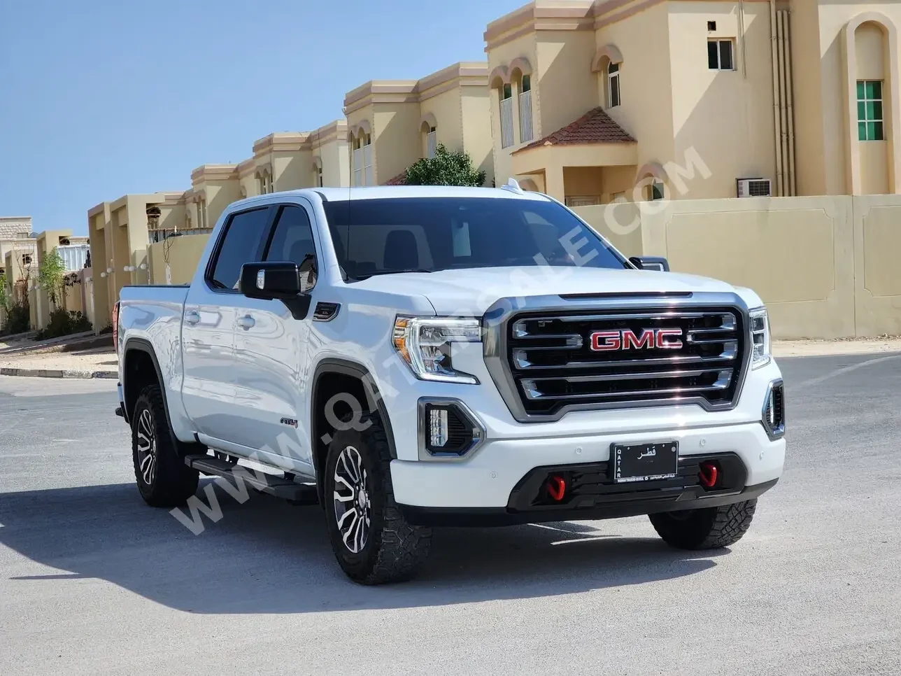 GMC  Sierra  AT4  2022  Automatic  45,000 Km  8 Cylinder  Four Wheel Drive (4WD)  Pick Up  White  With Warranty
