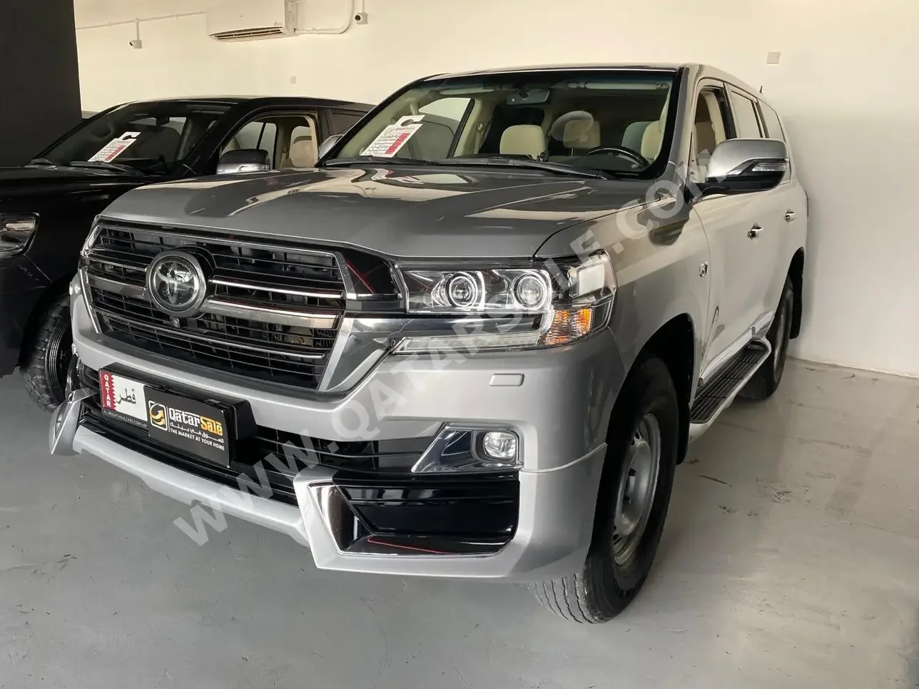 Toyota  Land Cruiser  VXR- Grand Touring S  2020  Automatic  171,000 Km  8 Cylinder  Four Wheel Drive (4WD)  SUV  Silver