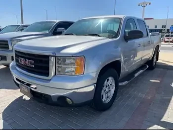GMC  Sierra  1500  2010  Automatic  350,000 Km  8 Cylinder  Four Wheel Drive (4WD)  Pick Up  Silver