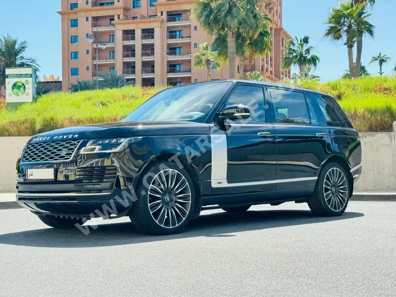 Land Rover  Range Rover  Vogue  Autobiography  2018  Automatic  83,000 Km  8 Cylinder  Four Wheel Drive (4WD)  SUV  Black