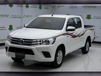 Toyota  Hilux  2022  Automatic  95,000 Km  4 Cylinder  Four Wheel Drive (4WD)  Pick Up  White  With Warranty
