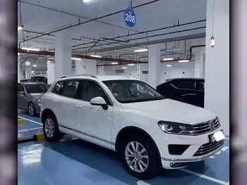 Volkswagen  Touareg  2016  Automatic  121,000 Km  6 Cylinder  Four Wheel Drive (4WD)  SUV  White