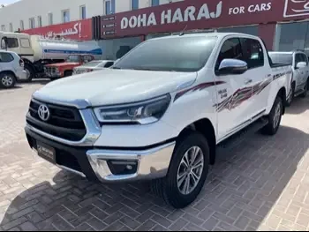 Toyota  Hilux  SR5  2024  Automatic  15,000 Km  4 Cylinder  Four Wheel Drive (4WD)  Pick Up  White