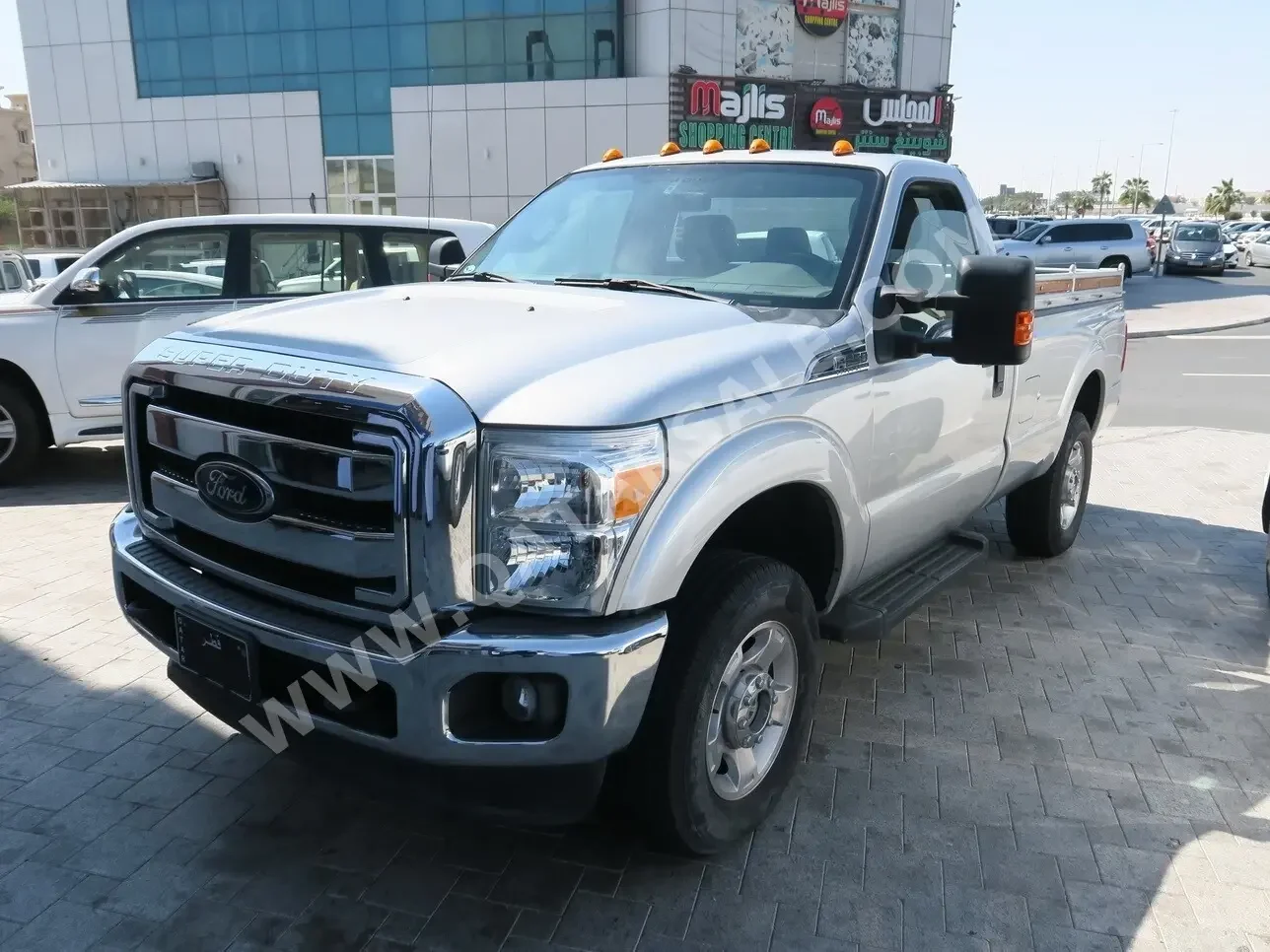 Ford  F  350 Super duty  2015  Automatic  24,000 Km  8 Cylinder  Four Wheel Drive (4WD)  Pick Up  Silver