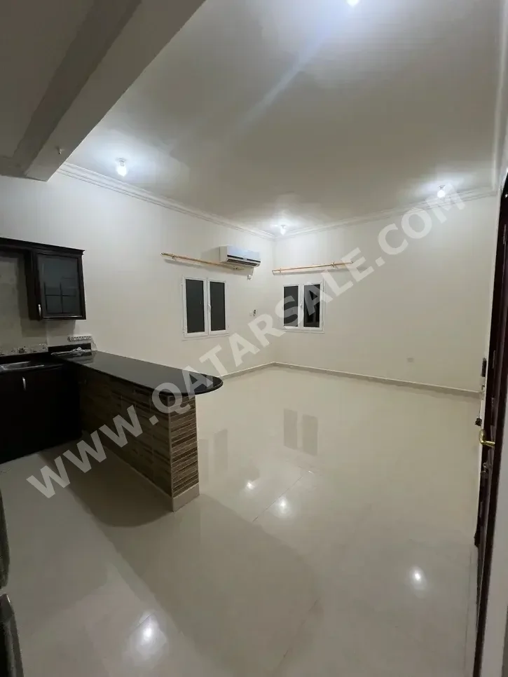 2 Bedrooms  Apartment  For Rent  in Umm Salal -  Umm Al Amad  Not Furnished