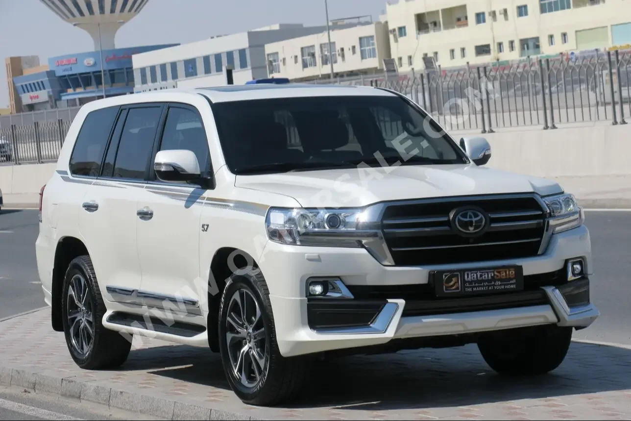 Toyota  Land Cruiser  VXR- Grand Touring S  2020  Automatic  69,000 Km  8 Cylinder  Four Wheel Drive (4WD)  SUV  White