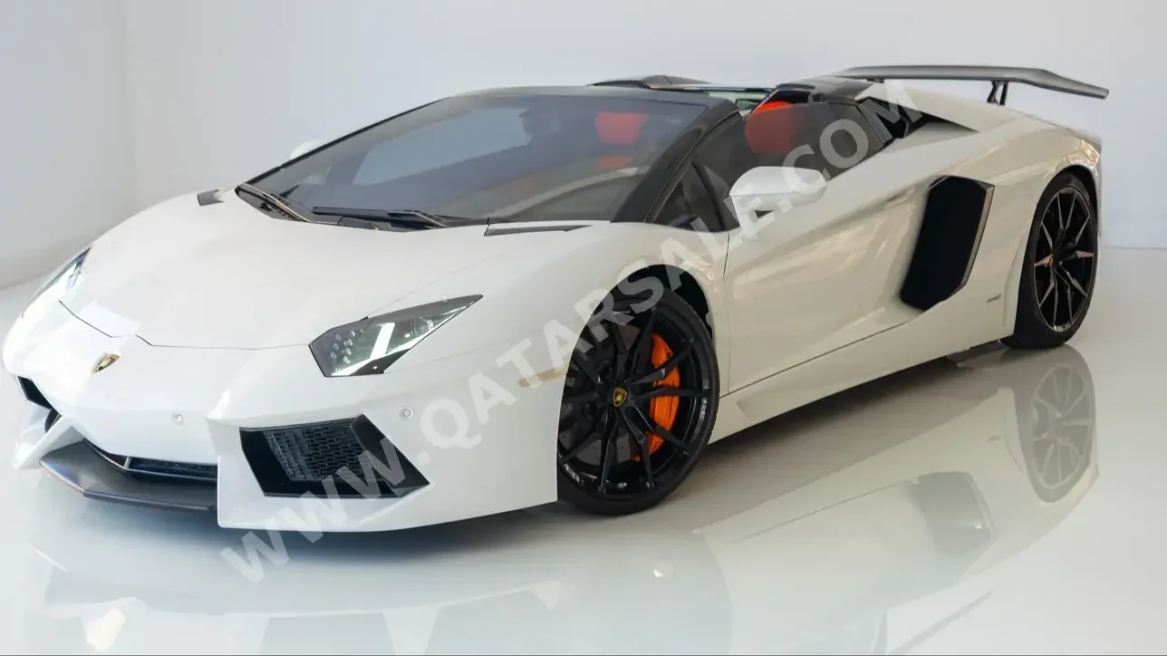 Lamborghini  Aventador  Roadster  2015  Automatic  21,000 Km  12 Cylinder  Rear Wheel Drive (RWD)  Coupe / Sport  White  With Warranty