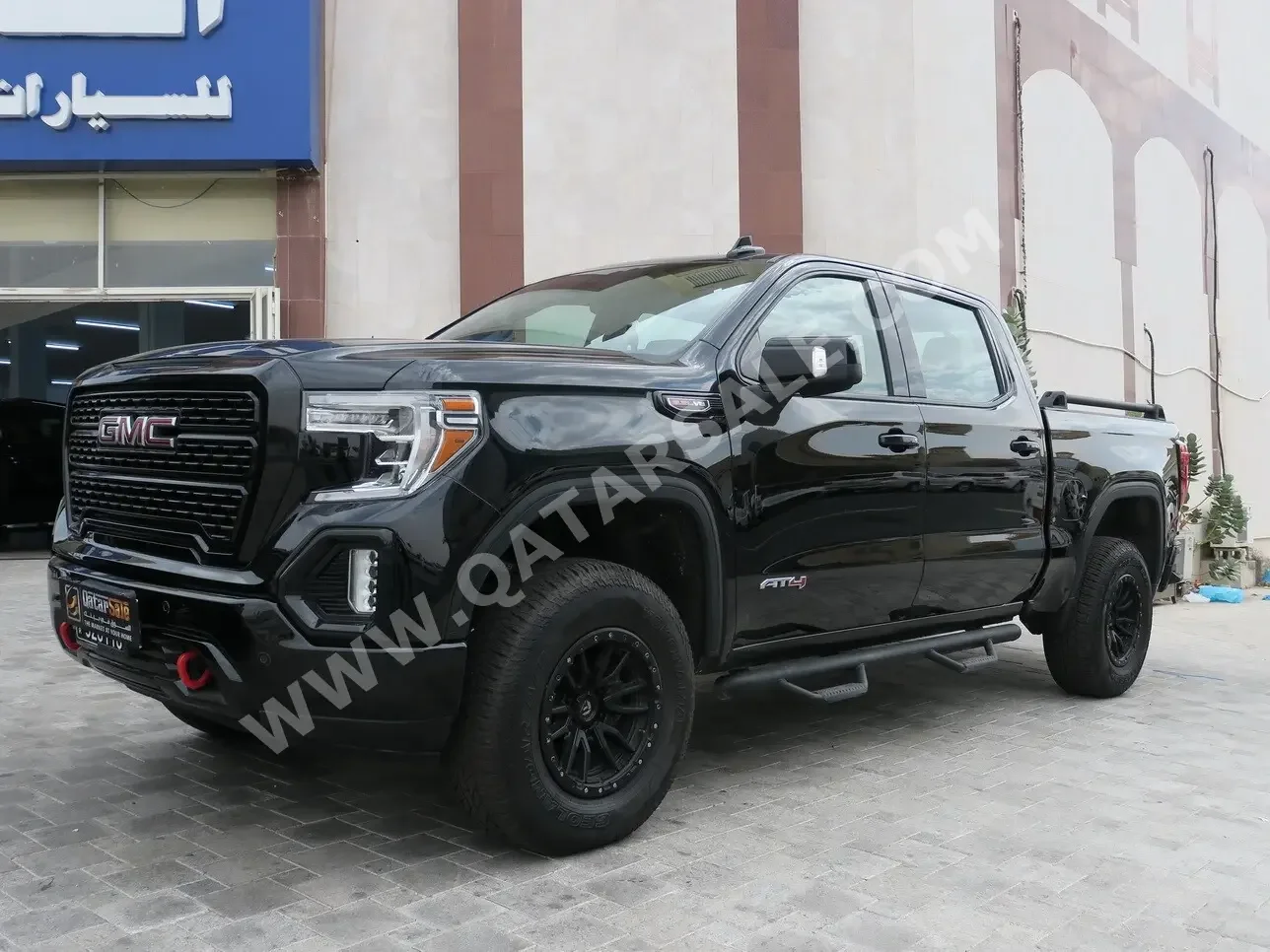GMC  Sierra  AT4  2019  Automatic  133,000 Km  8 Cylinder  Four Wheel Drive (4WD)  Pick Up  Black