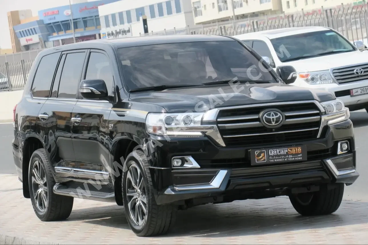 Toyota  Land Cruiser  VXR- Grand Touring S  2020  Automatic  112,000 Km  8 Cylinder  Four Wheel Drive (4WD)  SUV  Black