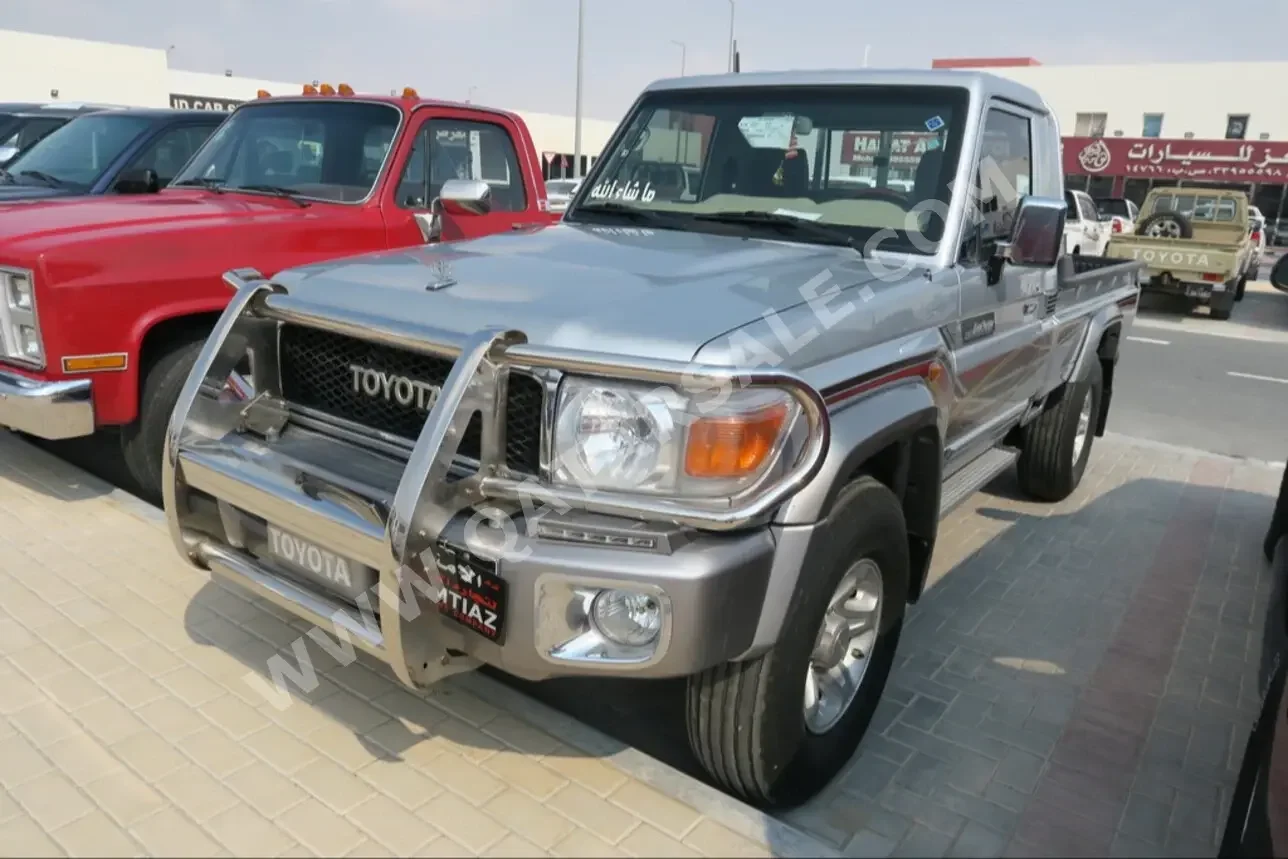 Toyota  Land Cruiser  LX  2021  Manual  90,000 Km  6 Cylinder  Four Wheel Drive (4WD)  Pick Up  Silver