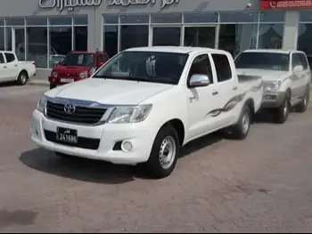 Toyota  Hilux  SR5  2013  Manual  246,000 Km  4 Cylinder  Four Wheel Drive (4WD)  Pick Up  White