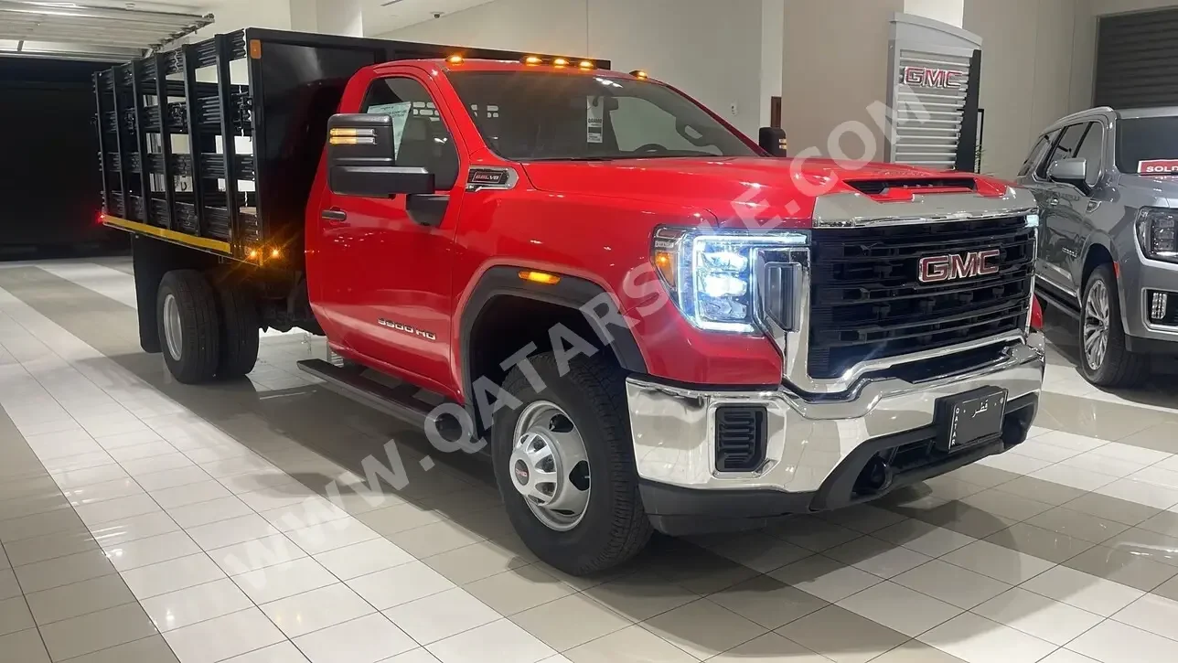 GMC  Sierra  3500 HD  2022  Automatic  300 Km  8 Cylinder  Four Wheel Drive (4WD)  Pick Up  Red  With Warranty