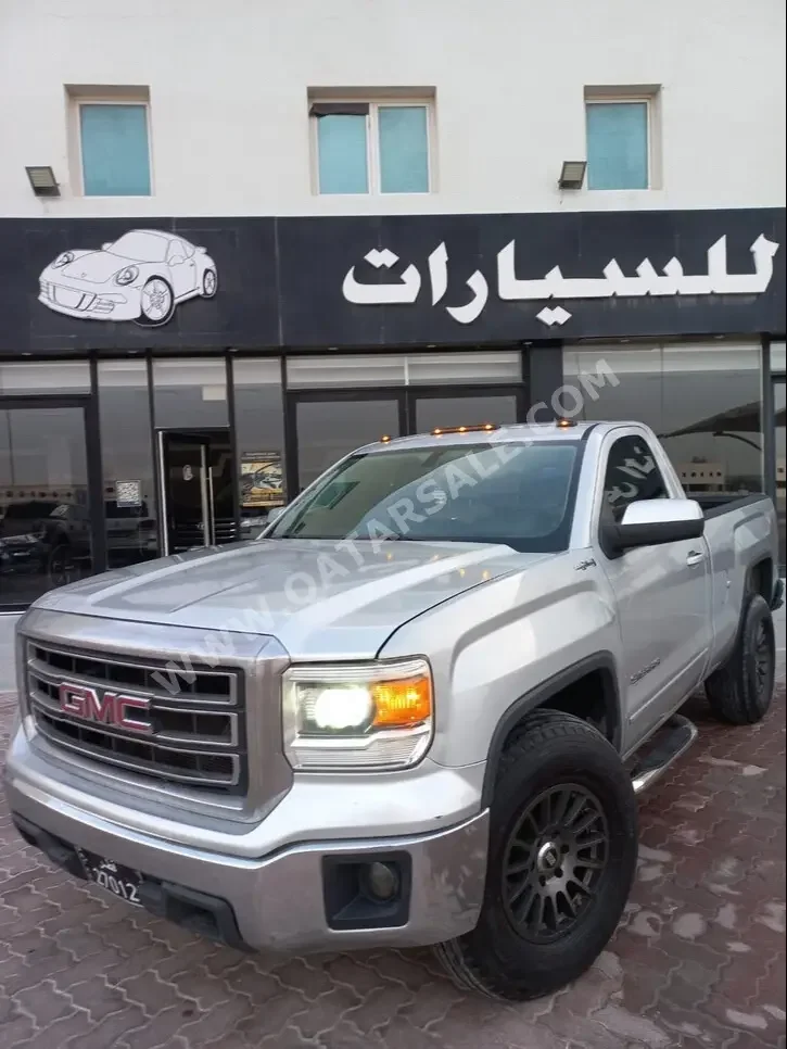 GMC  Sierra  1500  2014  Automatic  205,000 Km  8 Cylinder  Four Wheel Drive (4WD)  Pick Up  Silver