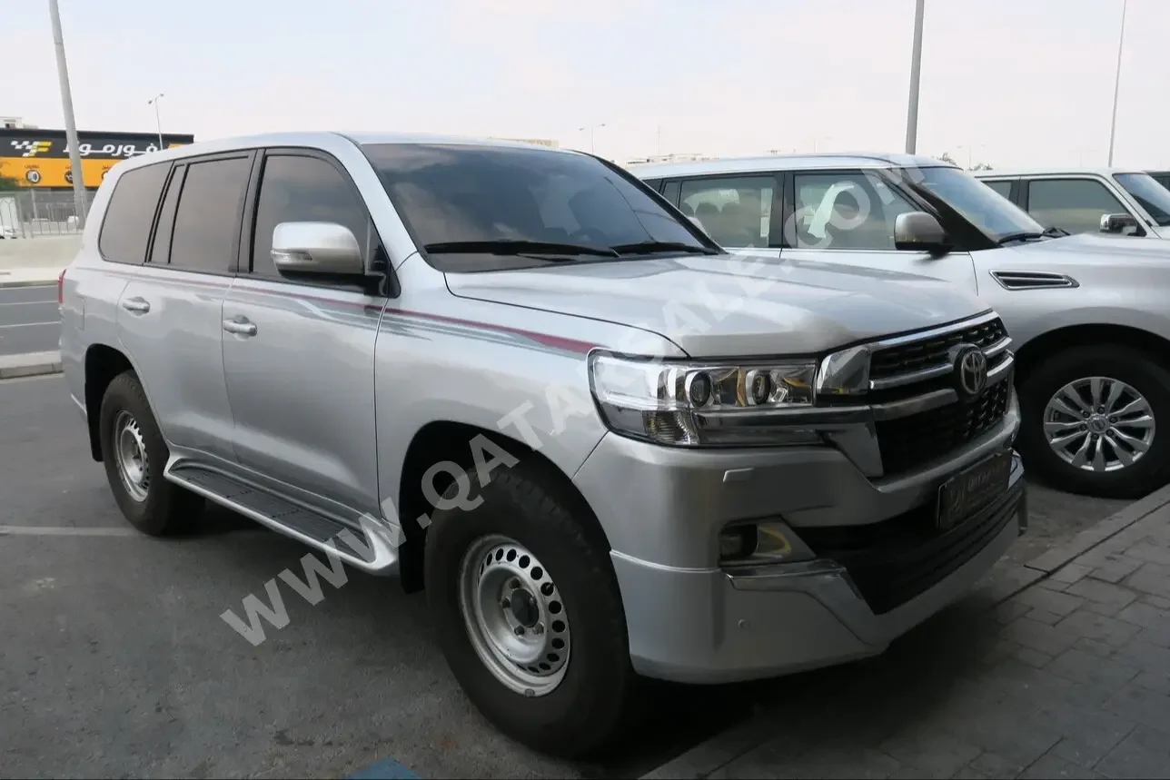 Toyota  Land Cruiser  GXR  2020  Automatic  178,000 Km  6 Cylinder  Four Wheel Drive (4WD)  SUV  Silver