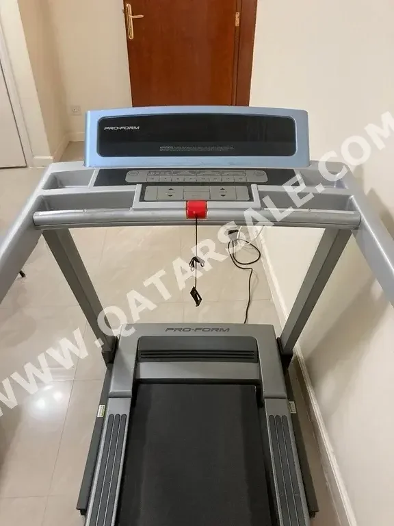 Fitness Machines Treadmills  16 Km/h  130 Kg  Pulse Measurement System  Emergency Stop Button  Slope  LCD Screen