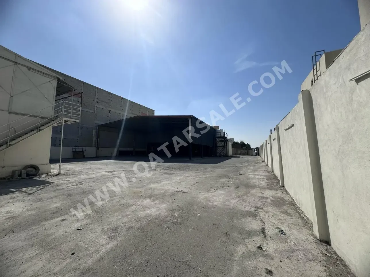 مخازن و مستودعات الدوحة  المنطقة الصناعية المساحة: 1500 متر مربع