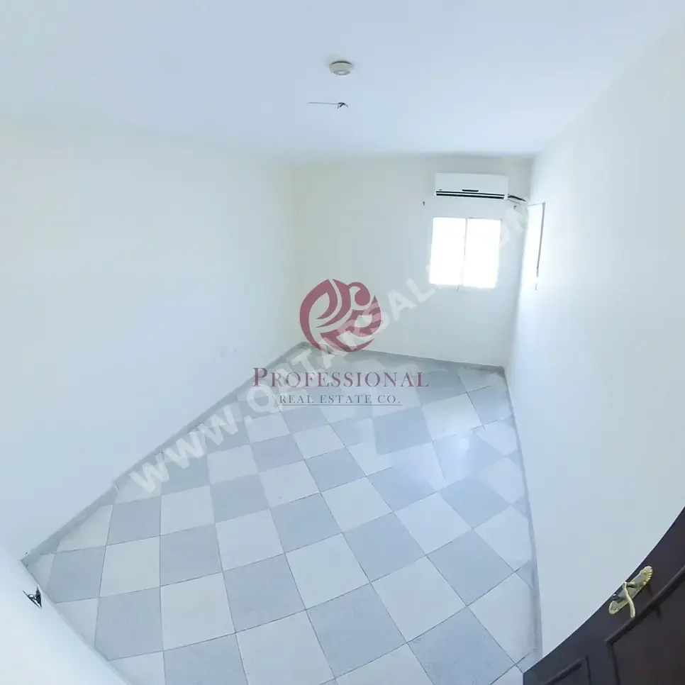 2 Bedrooms  Apartment  For Rent  Doha -  Mushaireb  Not Furnished